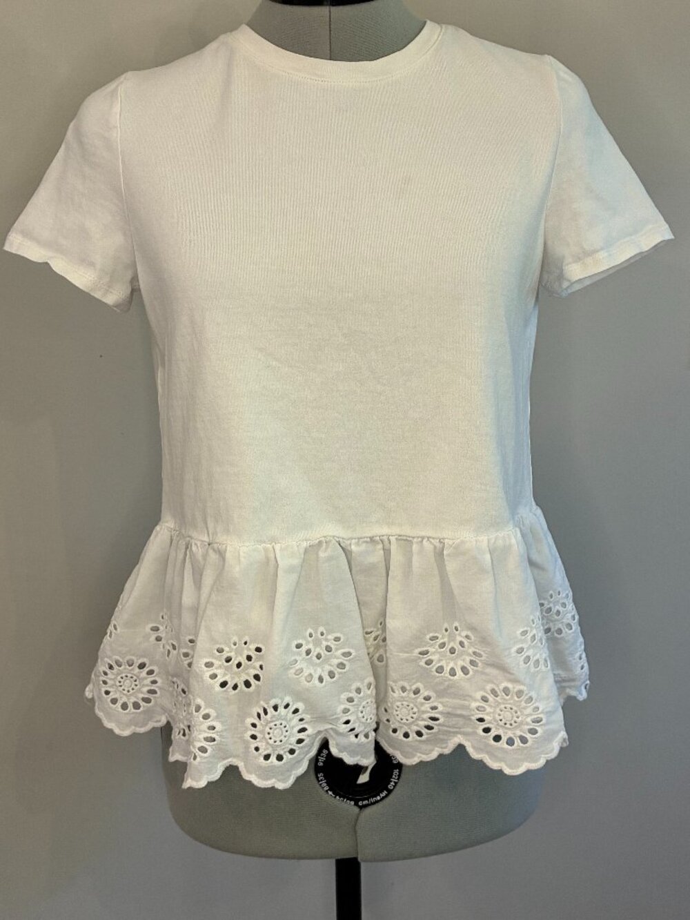 Kate Spade New York White Eyelet Lace Peplum Flounce Tee | Size Small